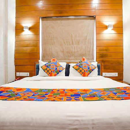 Fabhotel Kyra - Near Airport Road 阿穆达巴 外观 照片