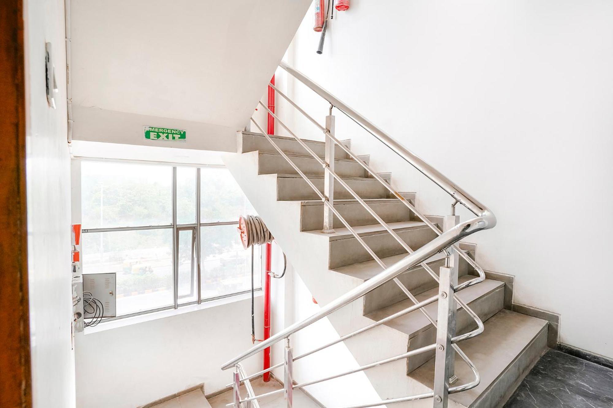 Fabhotel Kyra - Near Airport Road 阿穆达巴 外观 照片