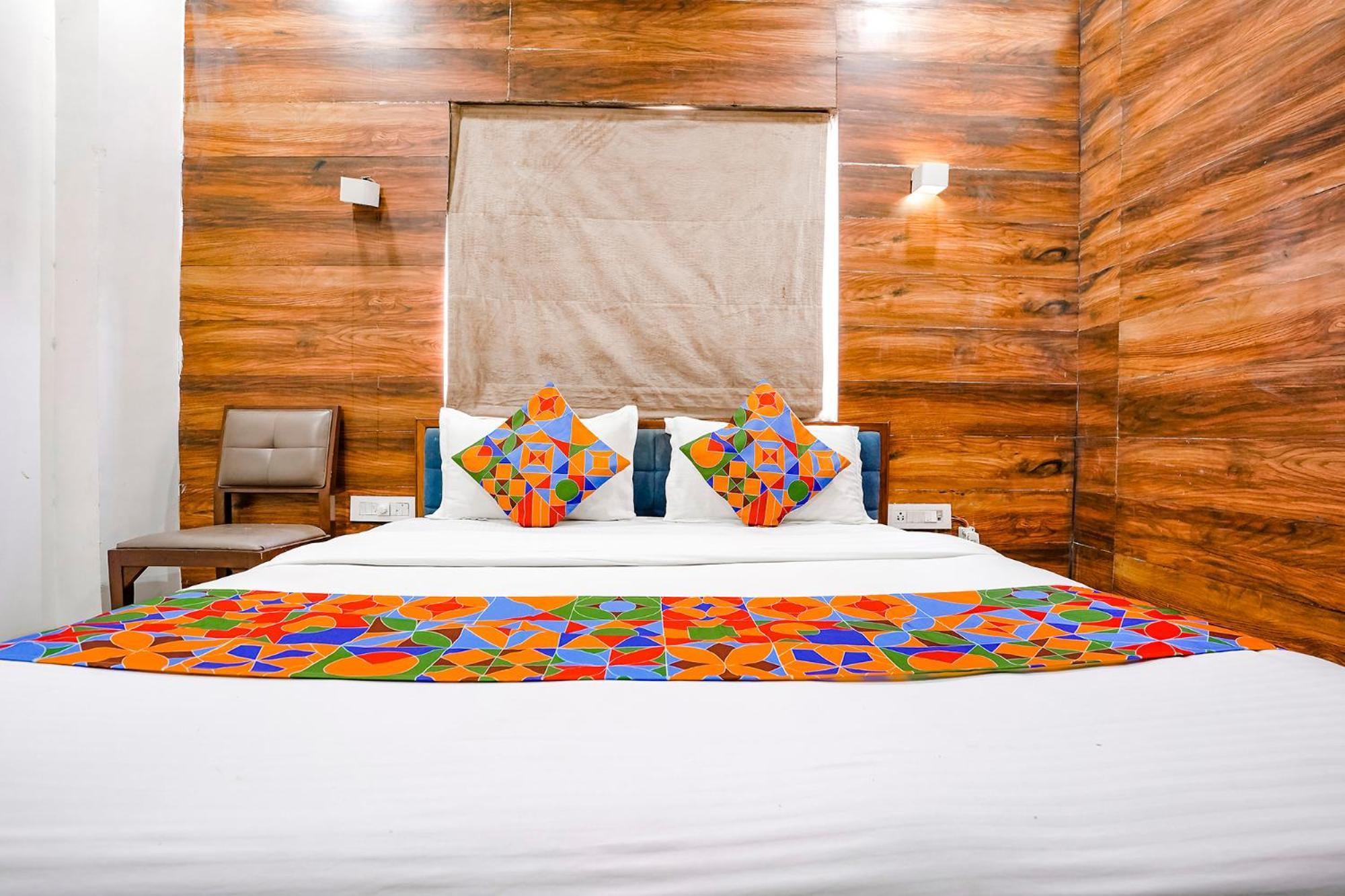 Fabhotel Kyra - Near Airport Road 阿穆达巴 外观 照片