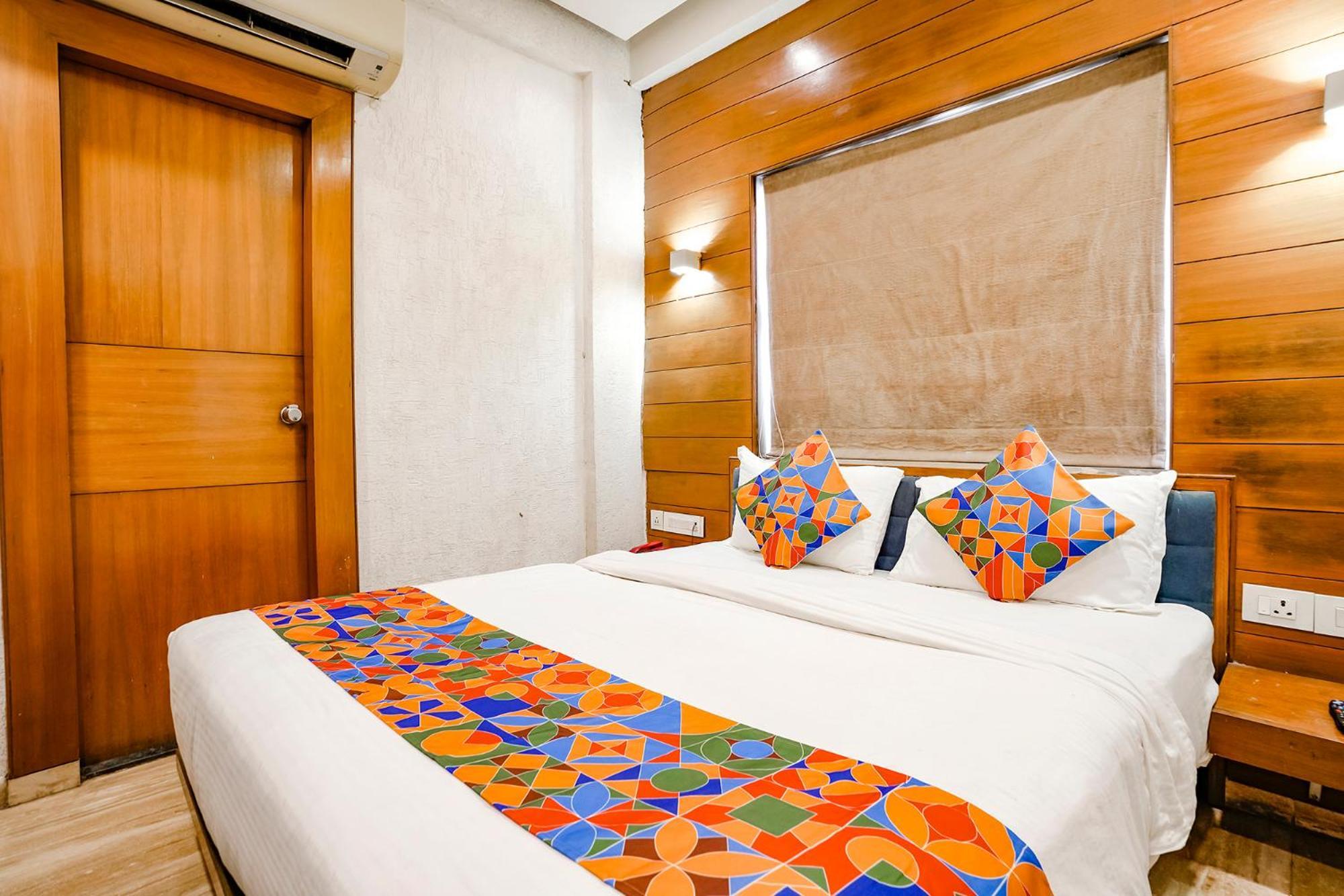 Fabhotel Kyra - Near Airport Road 阿穆达巴 外观 照片