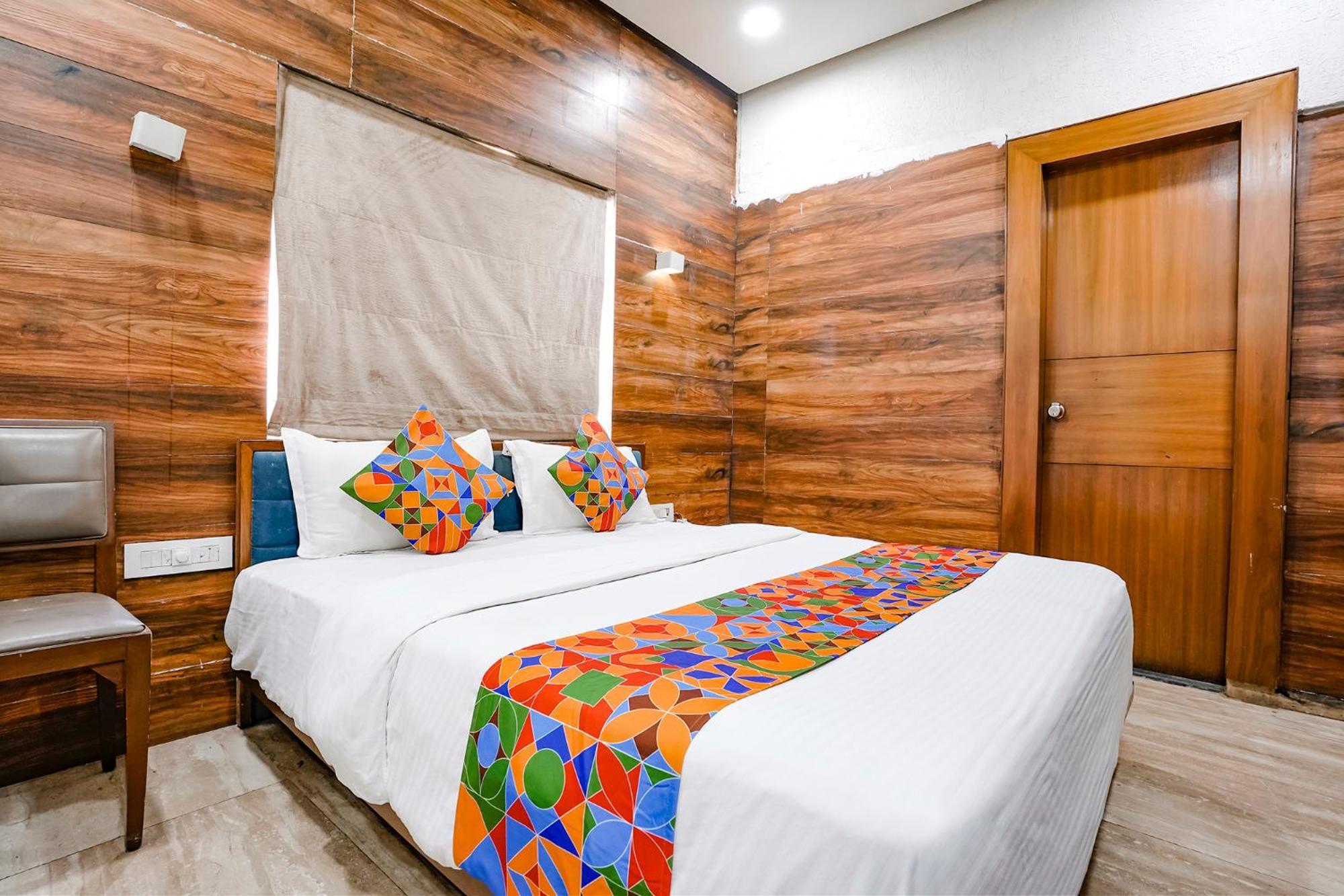 Fabhotel Kyra - Near Airport Road 阿穆达巴 外观 照片