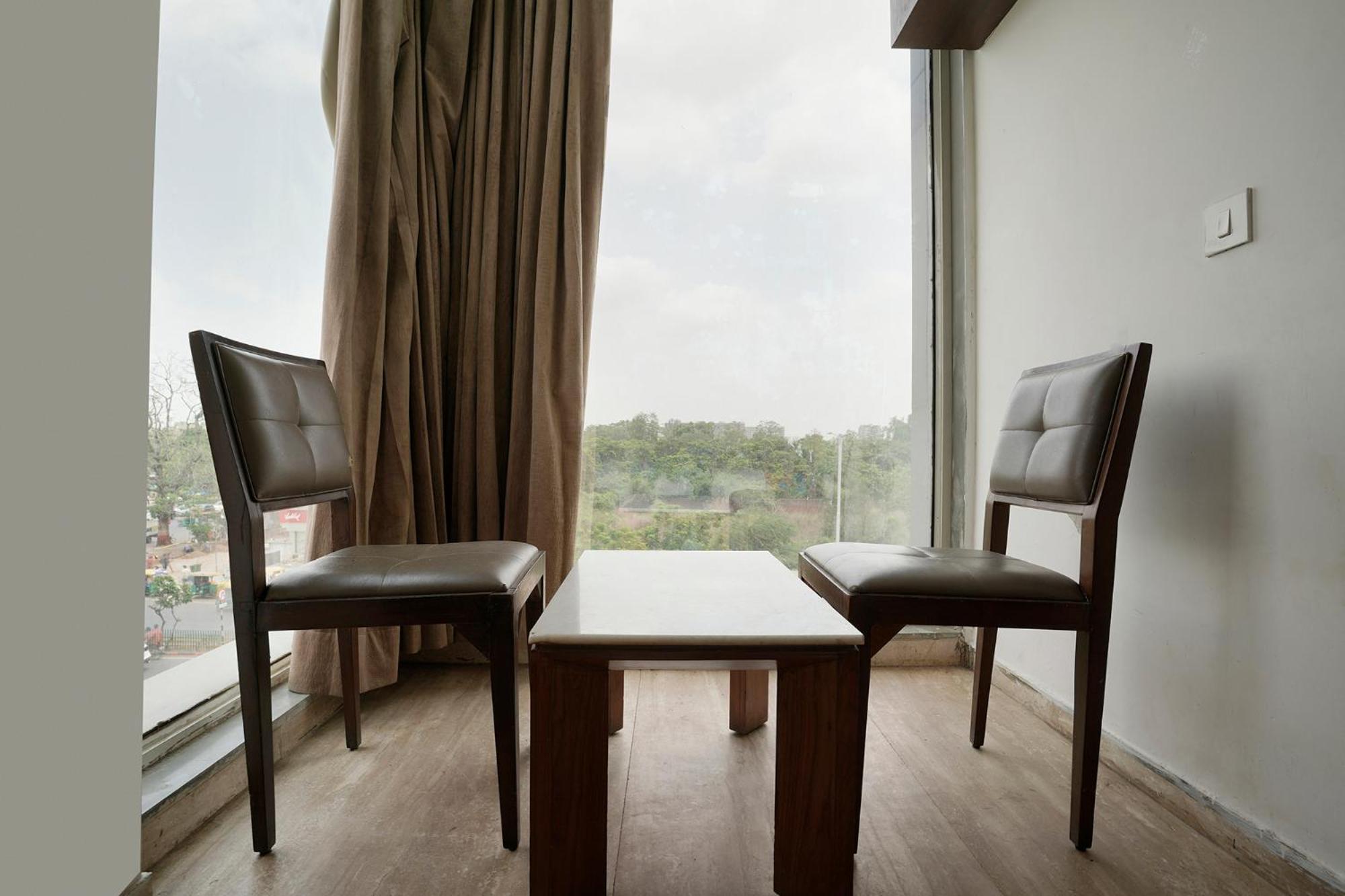 Fabhotel Kyra - Near Airport Road 阿穆达巴 外观 照片