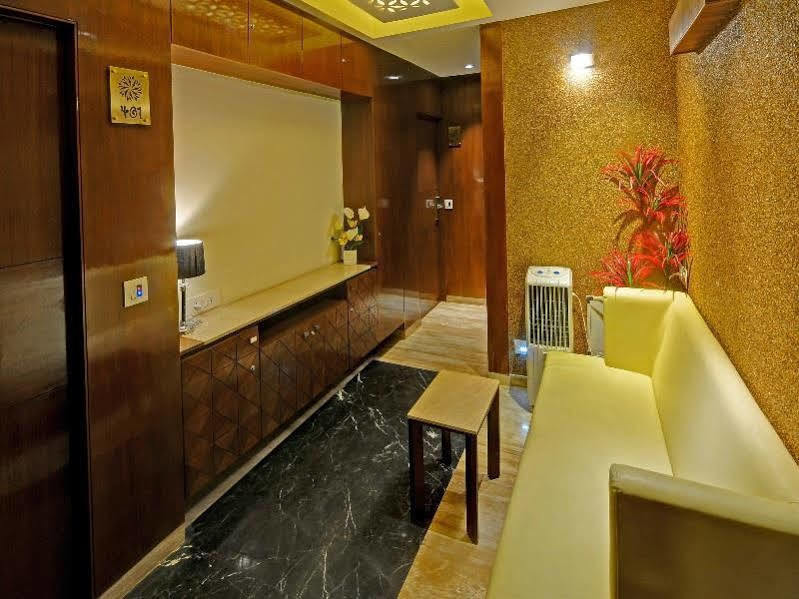 Fabhotel Kyra - Near Airport Road 阿穆达巴 外观 照片