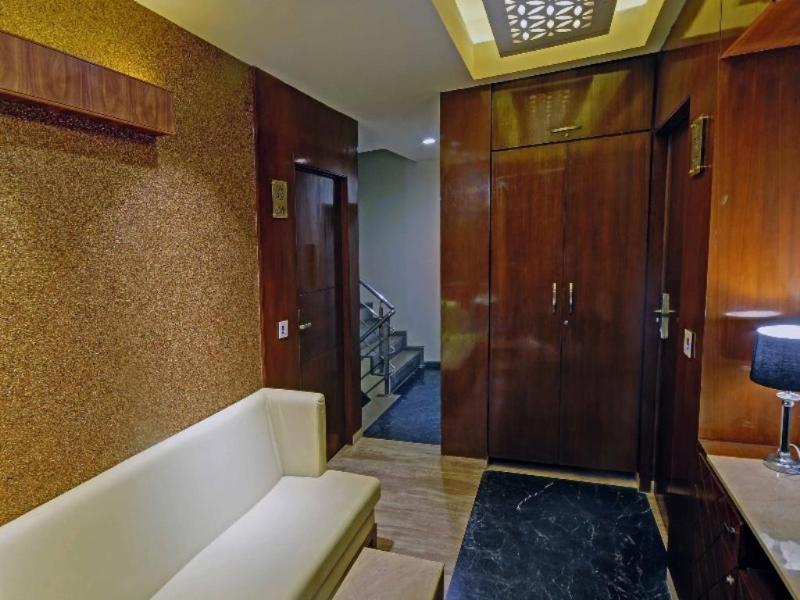 Fabhotel Kyra - Near Airport Road 阿穆达巴 外观 照片