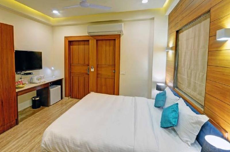 Fabhotel Kyra - Near Airport Road 阿穆达巴 外观 照片