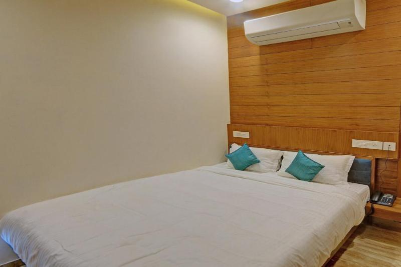 Fabhotel Kyra - Near Airport Road 阿穆达巴 外观 照片