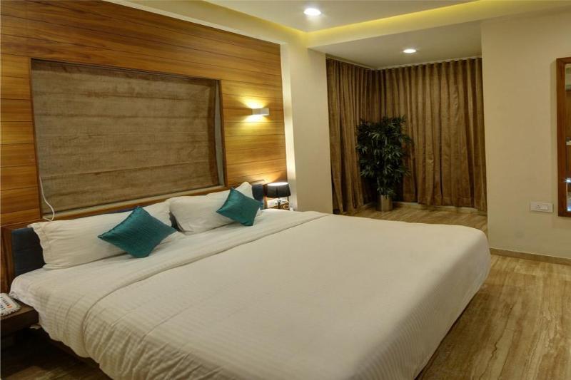 Fabhotel Kyra - Near Airport Road 阿穆达巴 外观 照片
